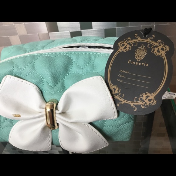 Faux Leather Make Up Case - Picture 2 of 5